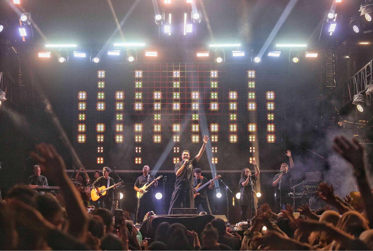 FOTO: Penampilan TULUS Menghibur Ribuan Pengunjung KapanLagi Buka Bareng BRI Festival 2025
