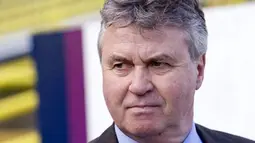 Chelsea&#039;s new manager Guus Hiddink arrives at Vicarage Road stadium before their game against Watford in the FA Cup football match at Vicarage Road in Watford on February 14, 2009. AFP PHOTO/Chris Ratcliffe