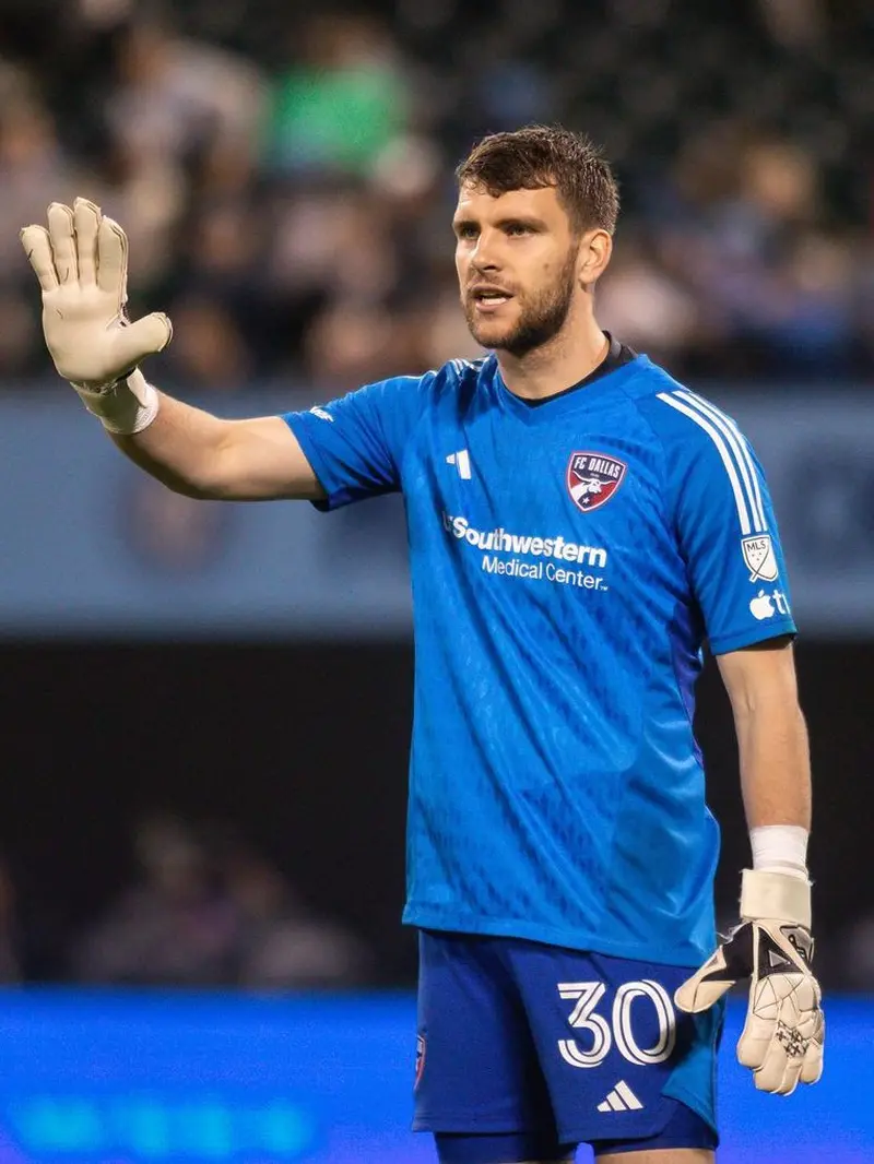 Kiper FC Dallas di Major League Soccer (MLS) yang mempunyai darah Indonesia, Maarten Paes.