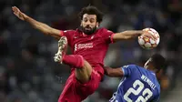 Mohamed Salah. Striker Mesir berusia 29 tahun yang telah memperkuat Liverpool dalam 5 musim sejak 2017/2018 ini telah mencetak 9 gol musim ini. Rinciannya adalah 6 gol dari 7 laga di Premier League dan 3 gol dari 2 laga di Liga Champions. (AP/Luis Vieira)