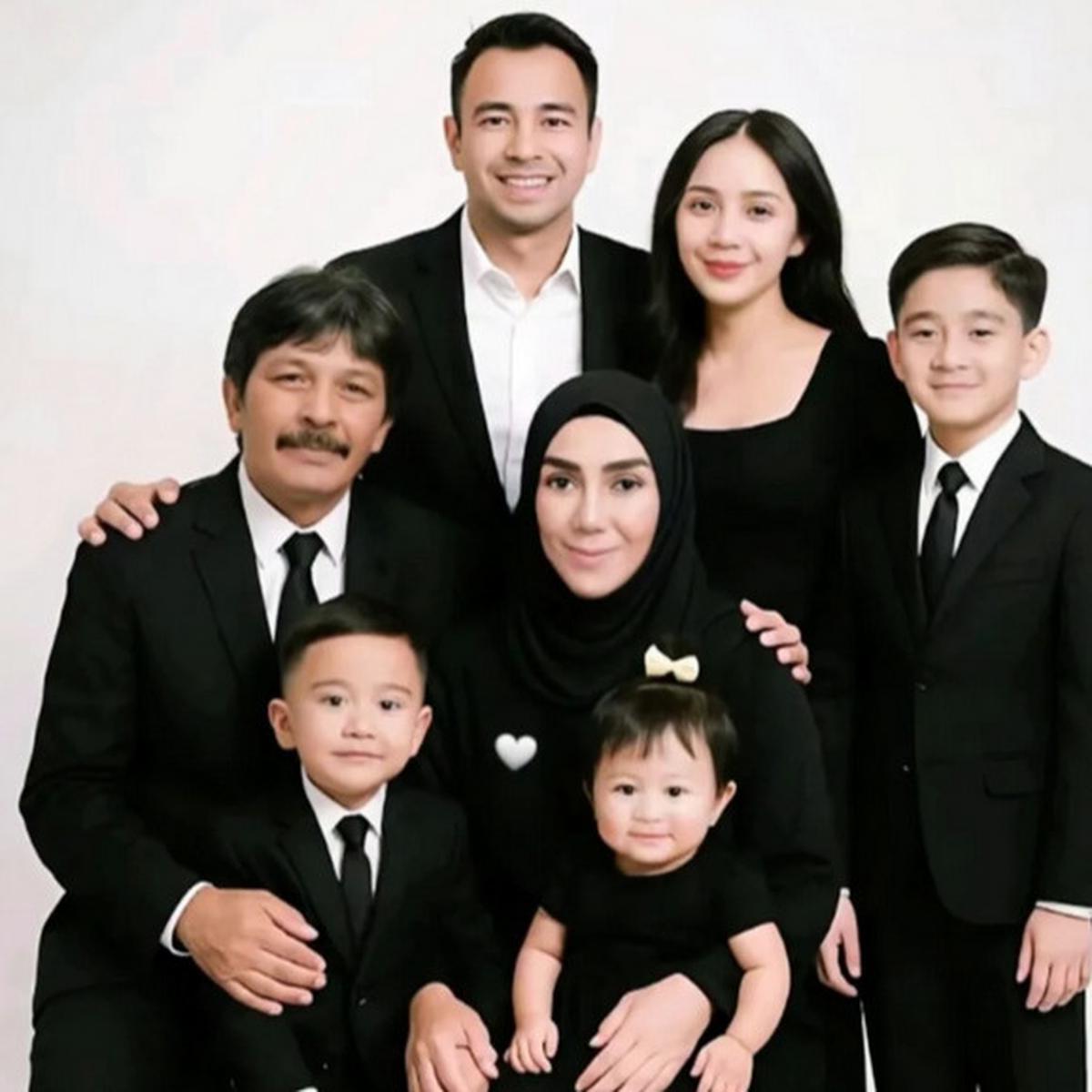 Raffi Ahmad Unggah Foto Keluarga Lengkap dengan Sang Ayah, Bahas Tentang Sosok yang Hidup Selamanya di Hati