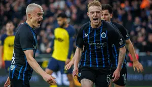 Manchester United Temukan Alternatif Lewis Hall