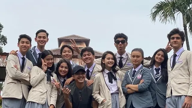 6 Potret Pemain Dari Jendela SMP Pakai Seragam SMA, Sajikan Cerita Baru Lebih Fresh
