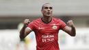 Striker Persija, Bruno Lopes, melakukan selebrasi usai mencetak gol ke gawang Persegres pada laga Liga 1 Indonesia di Stadion Patriot, Bekasi, Sabtu (14/10/2017). Persija menang 5-0 atas Persegres. (Bola.com/M Iqbal Ichsan)