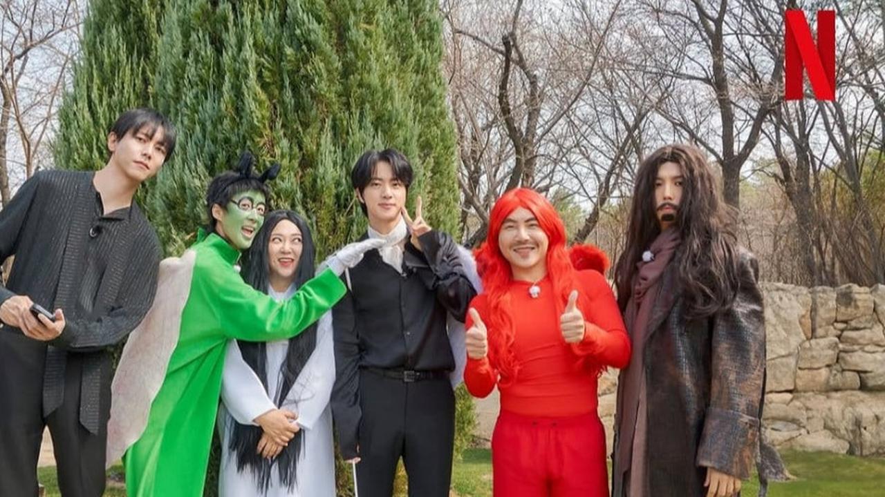 Potret Jin BTS Muncul di Variety Show Netflix SCREWBALLS, Ganteng Maksimal Cosplay Jadi Malaikat Film ALONG WITH THE GODS