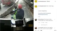 Pemotor Terobos Busway Malah Marah-Marah (Instagram)