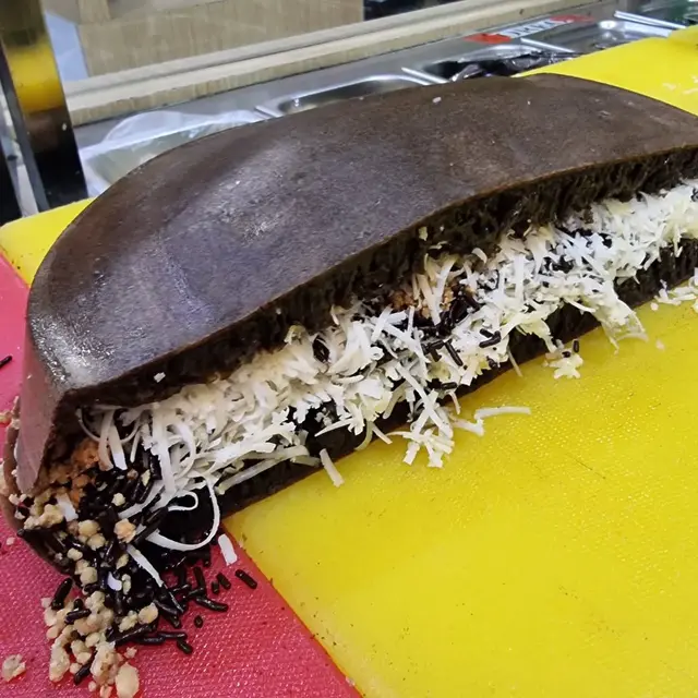 Tempat Nongkrong, Kafe & Camilan di Medan, Martabak Yurich
