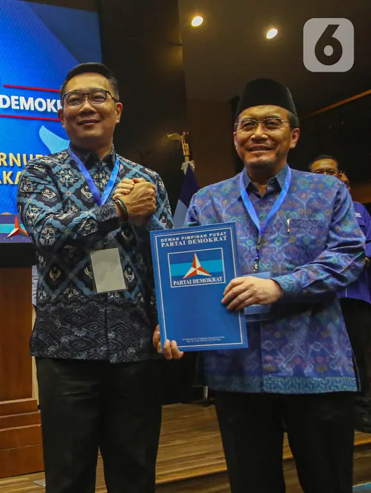 Selain kepada Ridwan Kamil-Suswono, Partai Demokrat juga mengeluarkan surat rekomendasi untuk pasangan Ahmad Luthfi-Taj Yasin yang akan maju pada Pilkada Jawa Tengah dan Dedi Mulyadi-Erwan Setiawan (Jawa Barat). (Liputan6.com/Angga Yuniar)