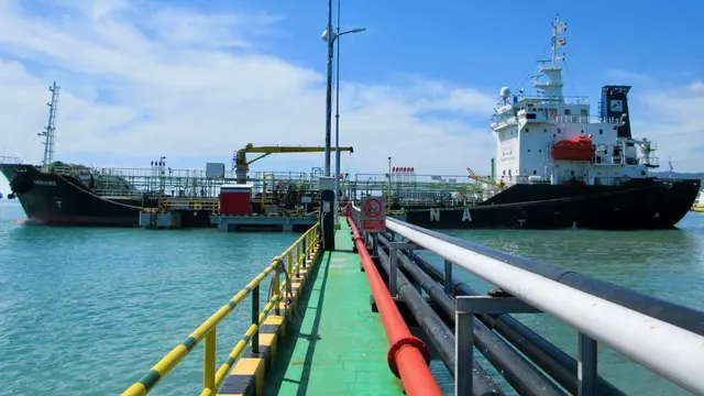Pertamina Patra Niaga Jatimbalinus menambahkan titik alih suplai yang sebelumnya dari Terminal BBM Maumere, saat ini juga diperbantukan dari Terminal BBM Ende. (Dok Pertamina)