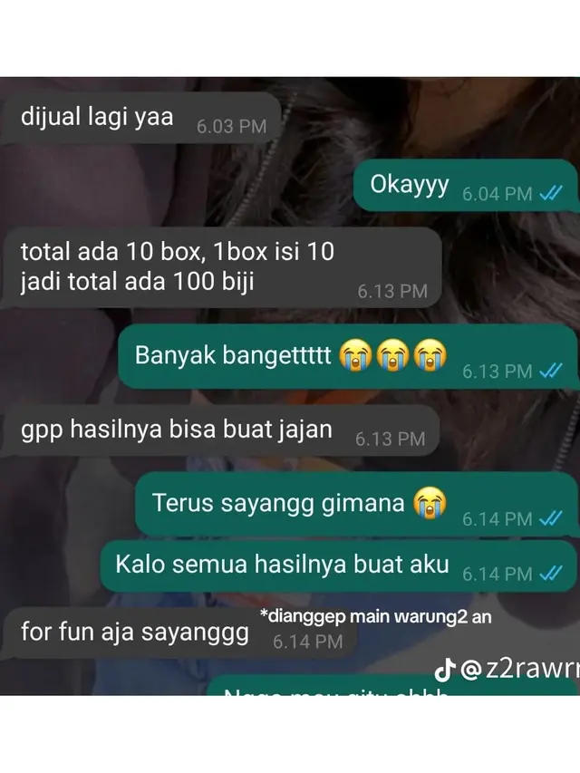 Momen Lucu Cewek Diberi Cokelat Satu Dus dari Pacar, Iseng Dijual Malah Laris