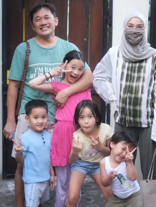 Zaskia Adya Mecca dan Hanung Bramantyo (Instagram/zaskiadyamecca)