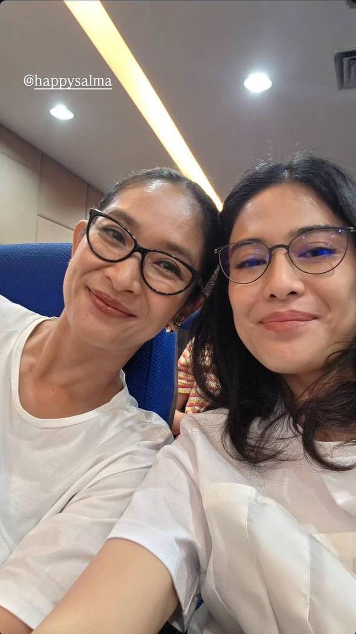 Potret Kedekatan Dian Satro, Happy Salma, dan Sherina Munaf, Quality Time bareng Sahabat di Hari Perempuan Internasional