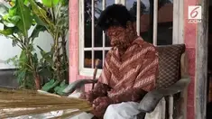 Seorang pria di Jember menderita penyakit kulit aneh, dimana sekujur tubuhnya ditumbuhi daging tumbuh seperti kutil, dan terus tumbuh setiap harinya.

Parni manusia kutil ini menderita penyakit tersebut sejak 30 tahun lalu. Tanpa penyebab yang jela...