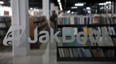 Suasana pasar buku Jakbook yang terletak di Pasar Kenari, Jakarta Pusat, Selasa (30/4/2019). Buku-buku yang dijual di Jakbook, baik lokal atau impor, lebih murah 30 persen dibanding harga di toko buku lain. (merdeka.com/Iqbal S. Nugroho)