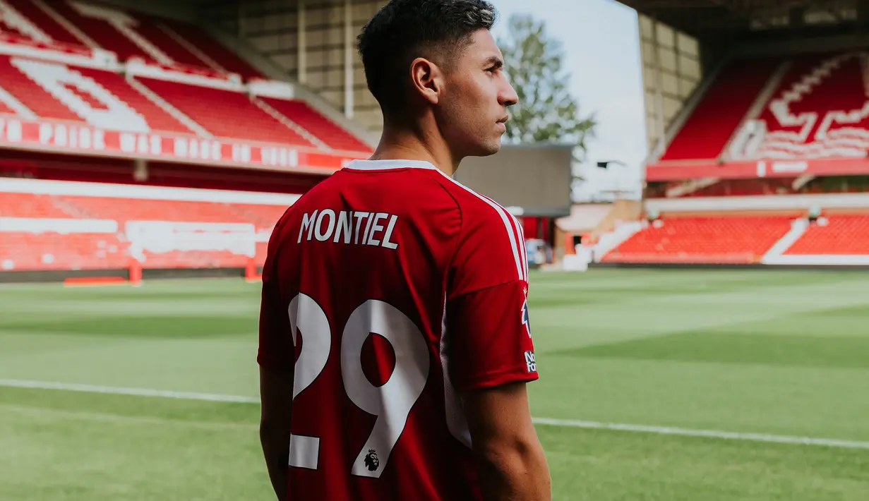 Montiel mengenakan kostum nomor 29 selama berada di Trentside. (FOTO: twitter.com/NFFC)