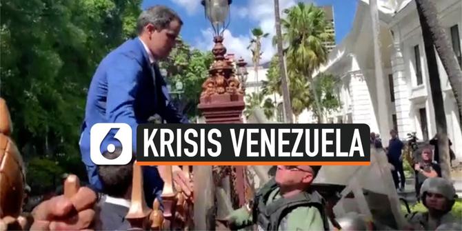 VIDEO: Panjat Pagar, Juan Guaido Dilarang Masuk ke Parlemen