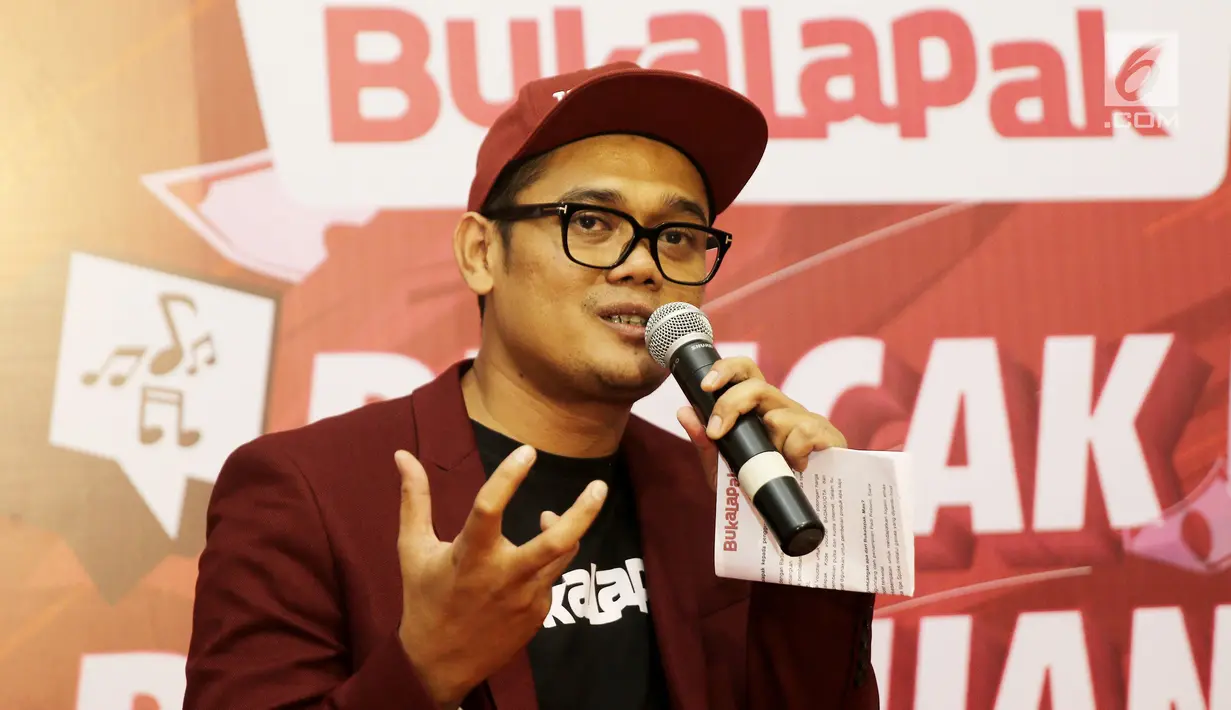 VP of Marketing Bukalapak Bayu Syerli saat jumpa pers Bukalapak dengan program Badai Ratusan Miliar di STUDIO 6 EMTEK CITY, Jakarta, Kamis (26/7). Program digelar dari tanggal 17 Juli hingga 16 Agustus 2018. (Liputan6.com/Herman Zakharia)