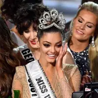 Selamat, perwakilan dari Afrika Selatan, Demi-Leigh Nel-Peters menyandang gelar Miss Universe 2017. (Foto: AFP)