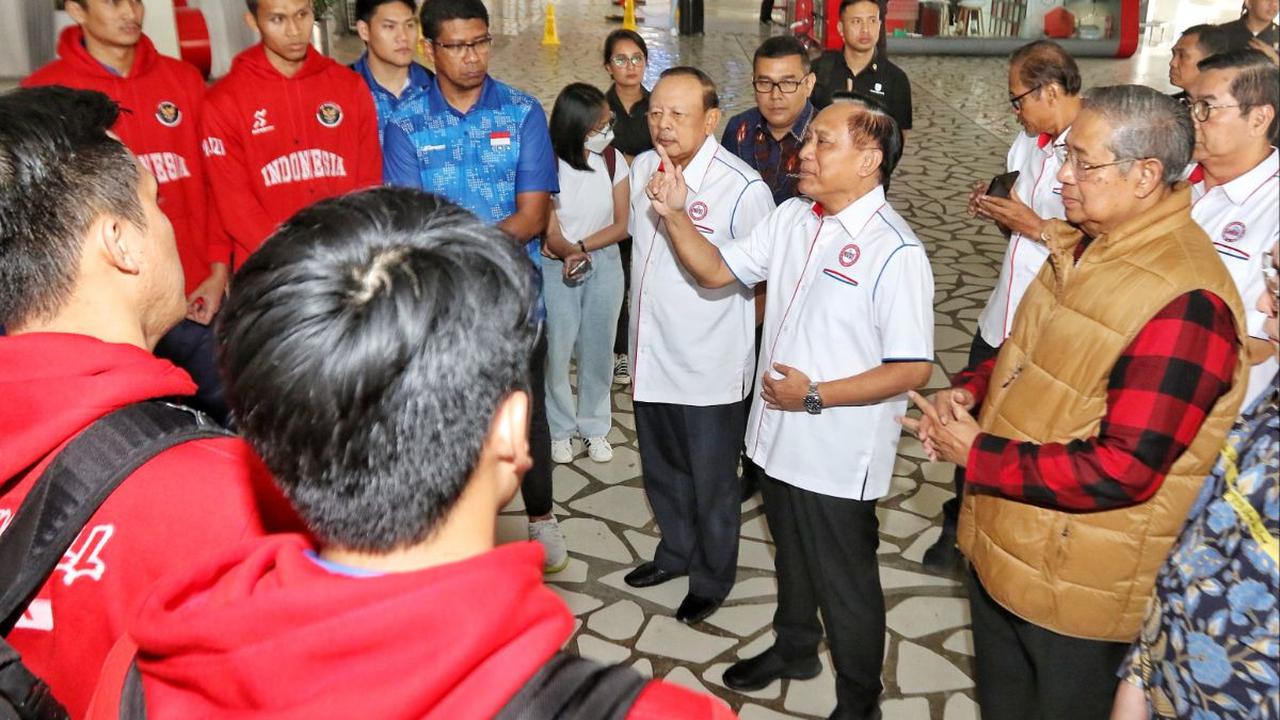 "(Kepada Timnas Voli Indonesia) selamat datang kembali ke Tanah Air setelah melakukan laga yang sangat luar biasa di Iran dalam rangka AVC Senior Men's,"