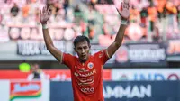 Pemain Persija Jakarta, Hansamu Yama Pranata merayakan gol kedua timnya ke gawang Barito Putera pada laga lanjutan BRI Liga 1 2022/2023 di Stadion Patriot Candrabhaga, Bekasi, Rabu (22/02/2023). (Bola.com/Bagaskara Lazuardi)