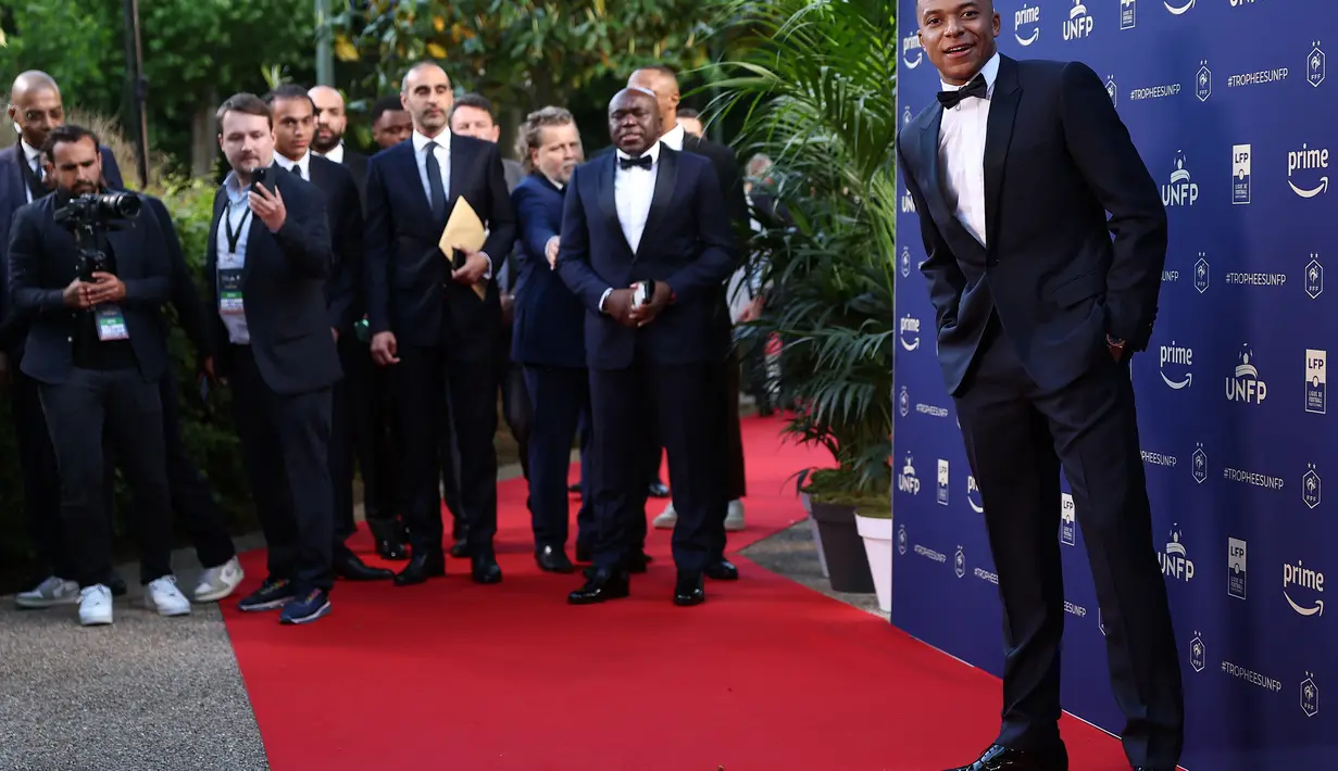 Mbappe dinobatkan sebagai pemain terbaik Liga Prancis seiring dengan berakhirnya masa baktinya selama tujuh musim bersama Paris Saint-Germain. (FRANCK FIFE / AFP)