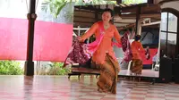 Menari menjadi aktivitas yang menyenangkan dan menghibur setiap orang. Jakarta Dance Carnival 2017 hadir membawa kebahagiaan. (Foto : Akbar Muhibar/Liputan6.com)