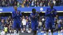 Para pemain Chelsea melakukan tepuk tangan setelah laga lanjutan Liga Inggris 2024/2025 melawan Liverpool di Stamford Bridge, London, Inggris, Minggu (04/05/2025) waktu setempat. (AFP/Henry Nicholls)