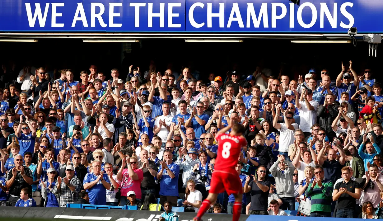 Steven Gerrard mendapat sambutan dari pendukung Chelsea. 10 Mei 2015. (Action Image via Reuters/John Sibley)