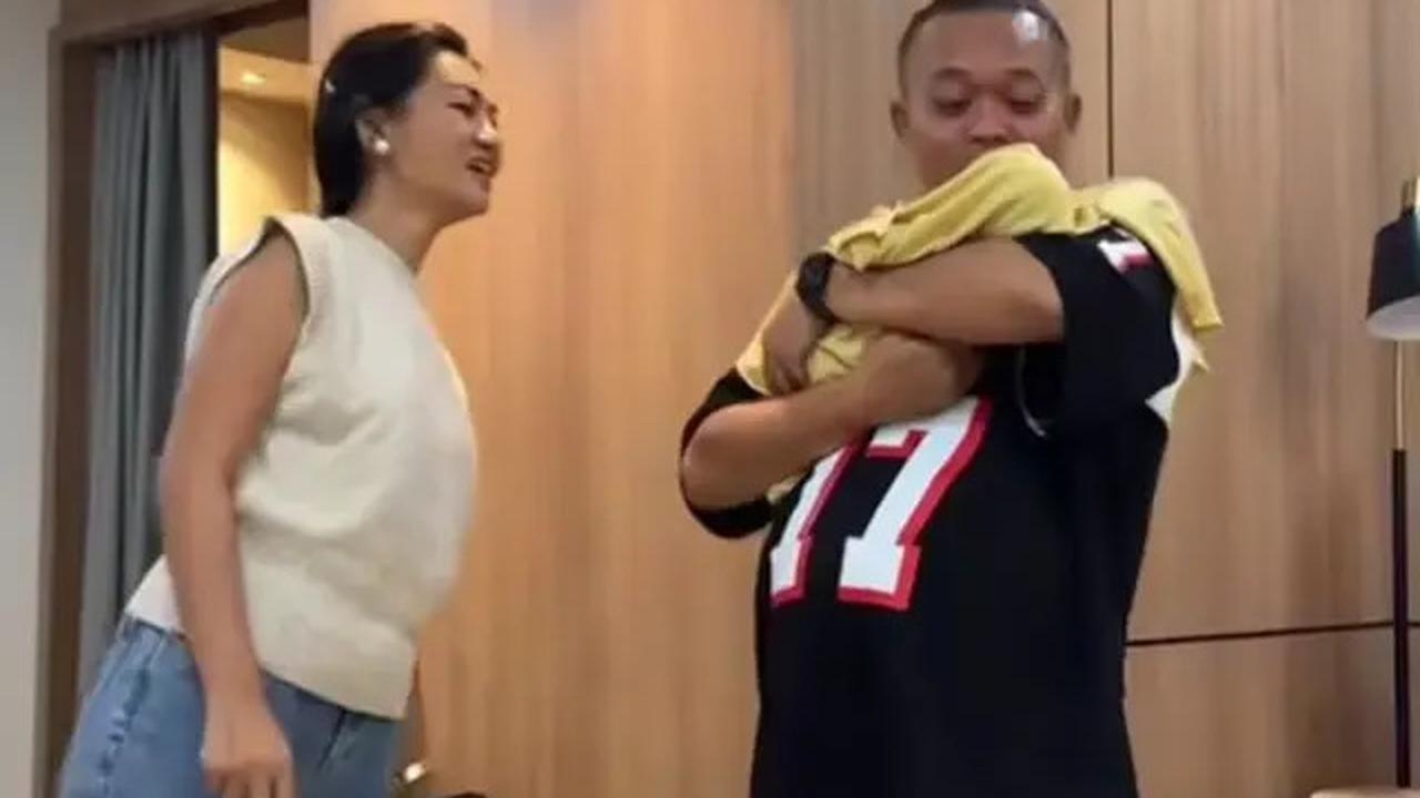 7 Potret Sule Bertemu Cucu Pertama, Penampilan Mahalini Berdaster Jadi Sorotan