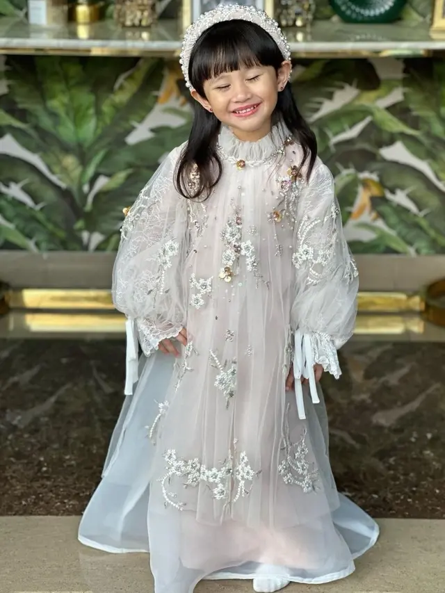 Khalisa anak Kartika Putri cantik saat lebaran