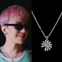 Hadiah Perhiasan dari G-Dragon untuk Dancernya Saat Konser di Jakarta. [@8I08I08I0WME]