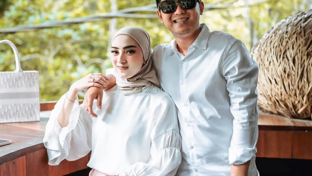 Potret mesra Doni Salmanan dan istri