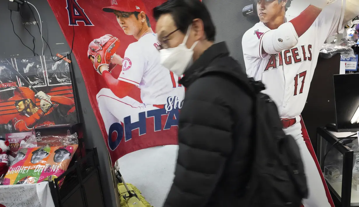 Fanatics secara resmi merilis jersey untuk preorder pada hari Senin, mulai dari $134,99 untuk jersey replika kandang putra. Jersey pemain terbatas akan dikenakan biaya $174,99 kepada pelanggan. (AP Photo/Eugene Hoshiko)