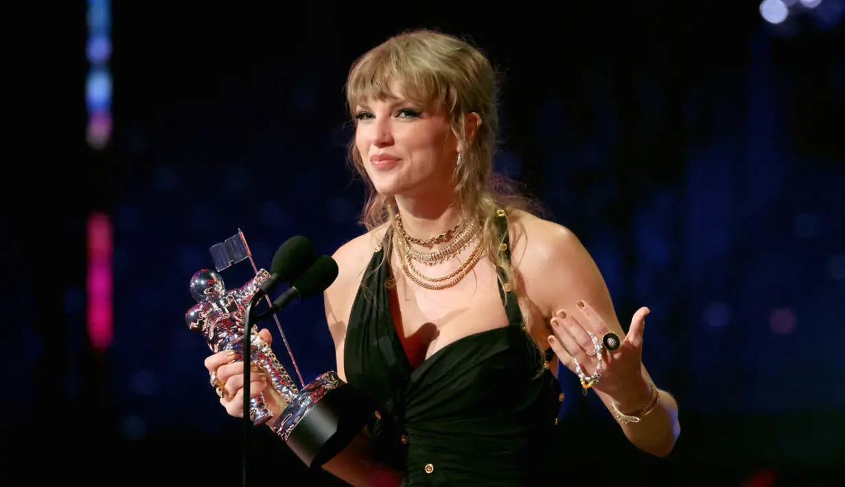 Taylor Swift juga mengumumkan album Midnights-nya di VMA 2022, di mana ia mendapatkan 8 nominasi dari album tersebut. [Foto: Instagram]