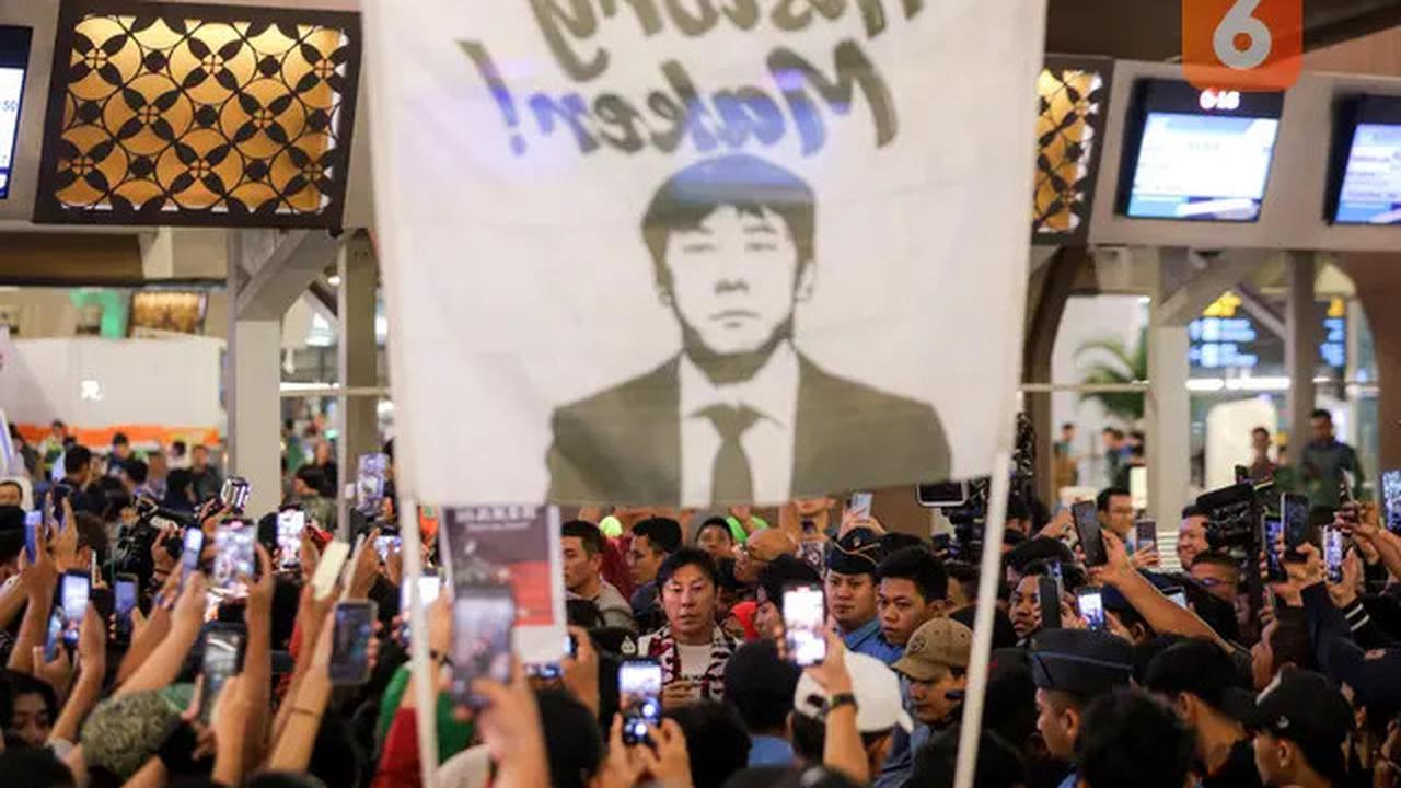 Foto: Pulang ke Korea Selatan, Shin Tae-yong Dilepas dengan Meriah oleh Masyarakat dan Suporter Indonesia