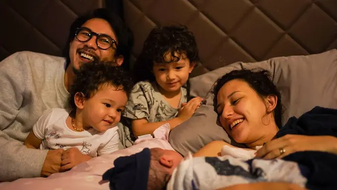 [Fimela] Dahlia Poland dan Fandy Christian