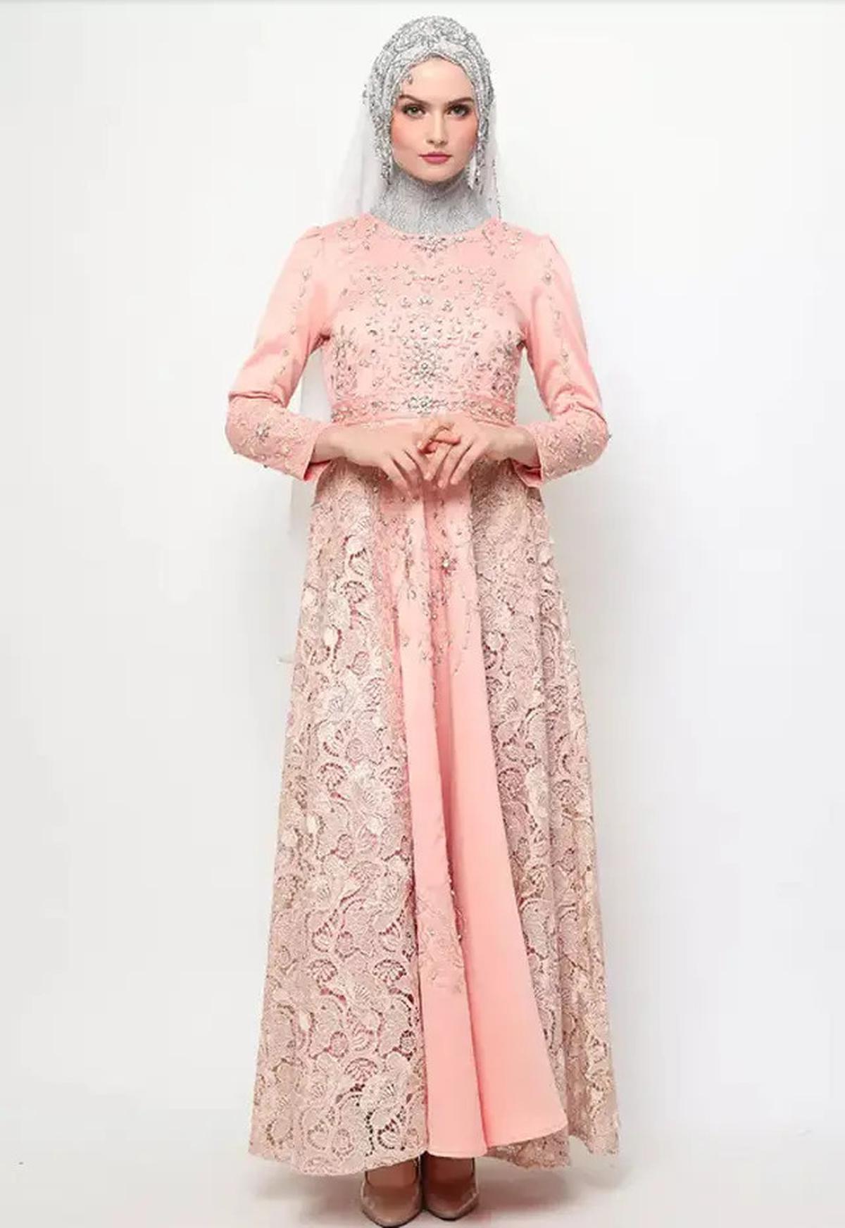 Model Gamis Brokat Kombinasi untuk Lebaran 2025, Bikin Penampilanmu Elegan