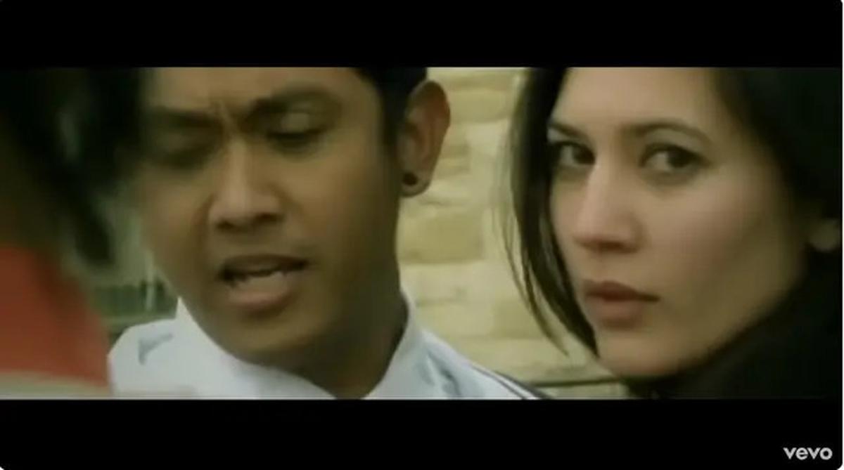 Akui Belum Terima Bayaran, Ini 6 Potret Hannah Al Rasyid di Video Klip Yovie Nuno Dia Milikku