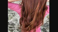 Contoh warna rambut chestnut. (dok. Instagram @thehairgoddessdiana/https://www.instagram.com/p/BnUNSFwgUNb/Dinny Mutiah)