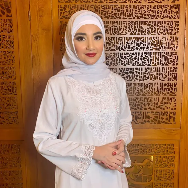 6 Pesona Tsania Marwa Tampil Berhijab, Curi Perhatian