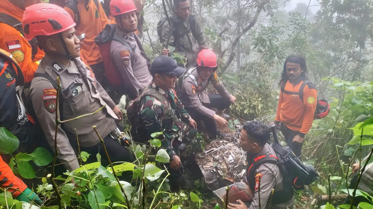 Pesawat Jatuh