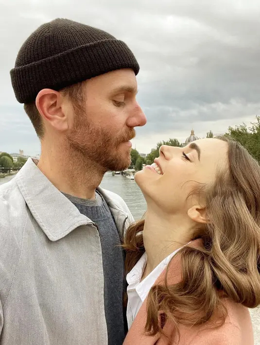 Charlie McDowell dan Lily Collins. (dok. Instagram @charliemcdowell/https://www.instagram.com/p/CSPXONlKIgp/)