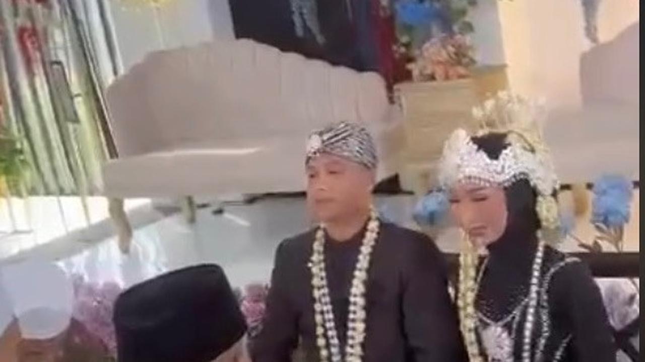Viral Pernikahan dengan Mas Kawin Uang Rp25 Ribu, Tapi Ditambah Mobil dan Pergi Haji