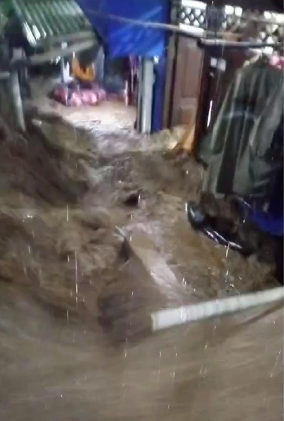 banjir bandang di puncak