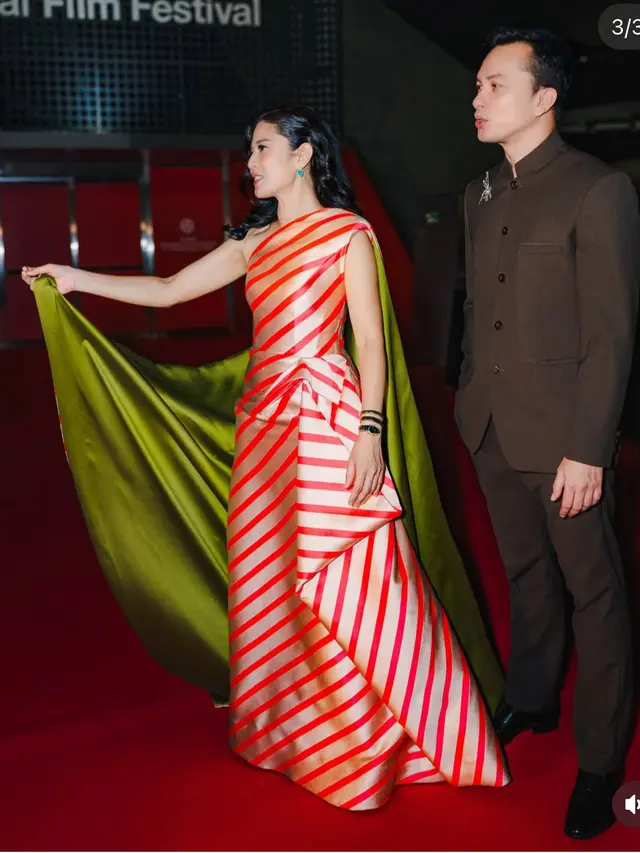 Nicholas Saputra saat hadir di Busan International Film Festival. [@therealdisastr]
