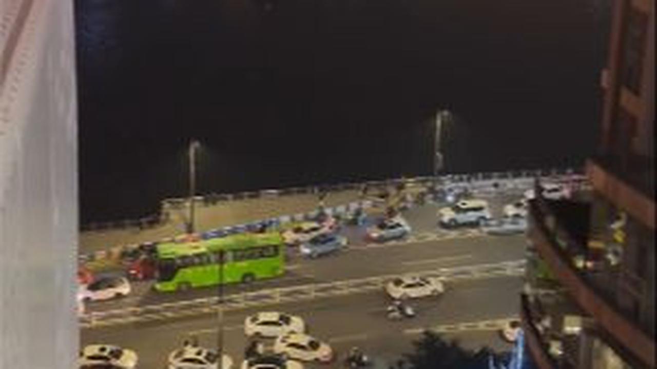 Pria ini pun lantas menunjukkan fakta tersebut dalam videonya. Di mana terlihat jelas bahwa jalan raya ini berada di atas ketinggian. <br>