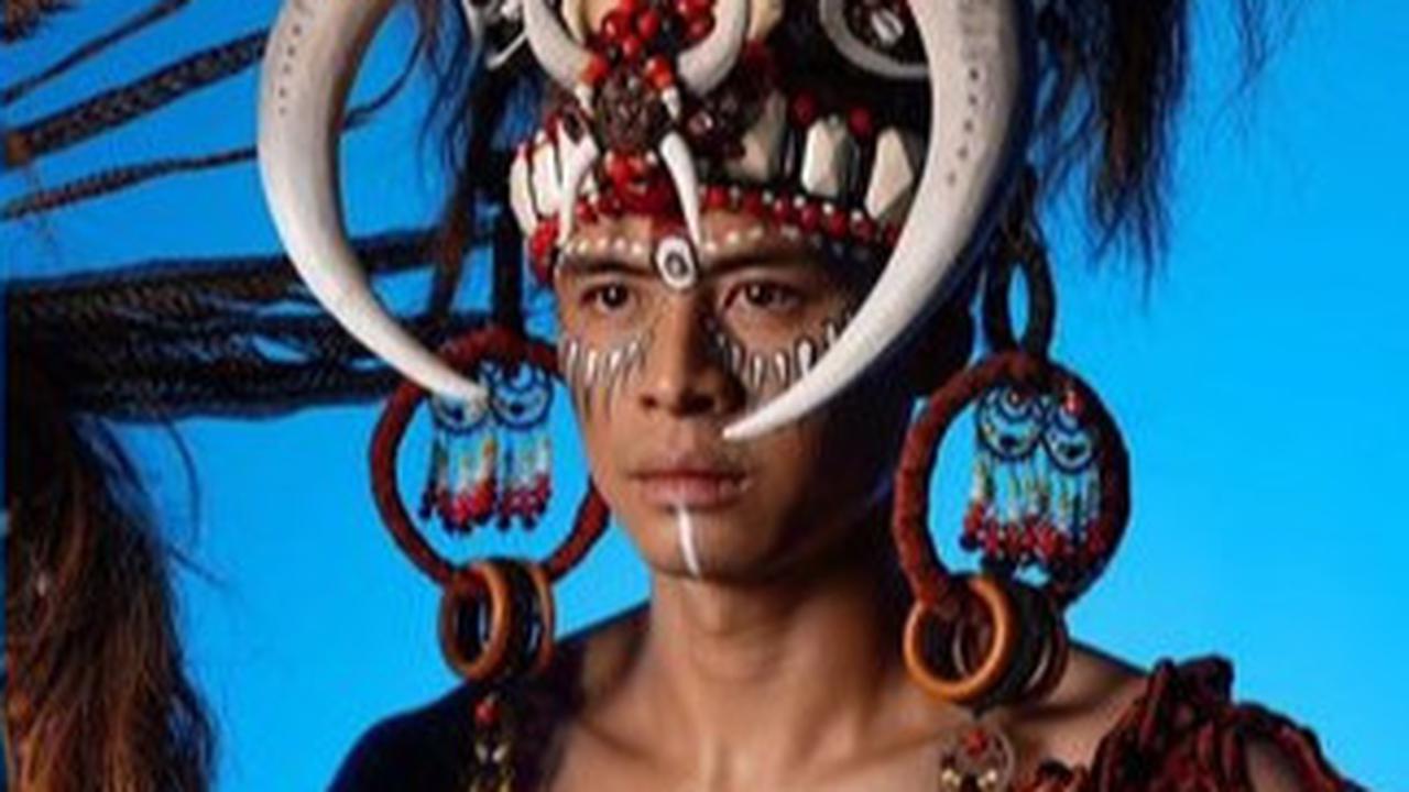 Glenn Victor Tampil dengan Kostum dari Suku Asmat Papua di Ajang Mister International 2024