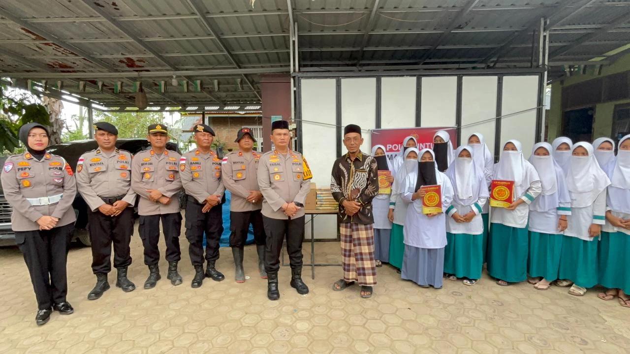 Peduli Pascabencana, Polri Salurkan Bantuan Al-quran ke Pesantren Terdampak Banjir