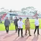 Presiden Joko Widodo dan rombongan tiba di Lampung menggunakan helikopter Super Puma TNI AU, mendarat di Stadion Jati Kalianda, Lampung Selatan.  Foto : (Istimewa).