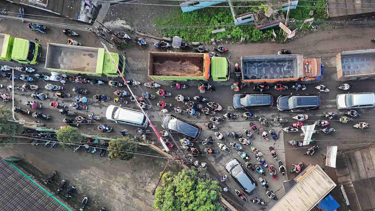 FOTO: Horor Macet Setiap Pagi di Parung Panjang